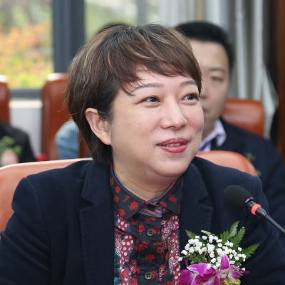 萬靜-武漢大學中南醫(yī)院心血管內科副主任、主任醫(yī)師，博士生導師