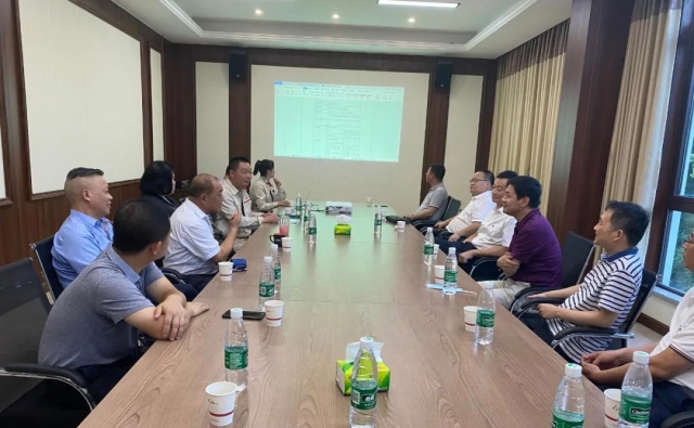 荊州市政協(xié)主席等領(lǐng)導(dǎo)親臨蝦青素基地，為民族品牌“艾詩(shī)特”產(chǎn)業(yè)升級(jí)出謀劃策